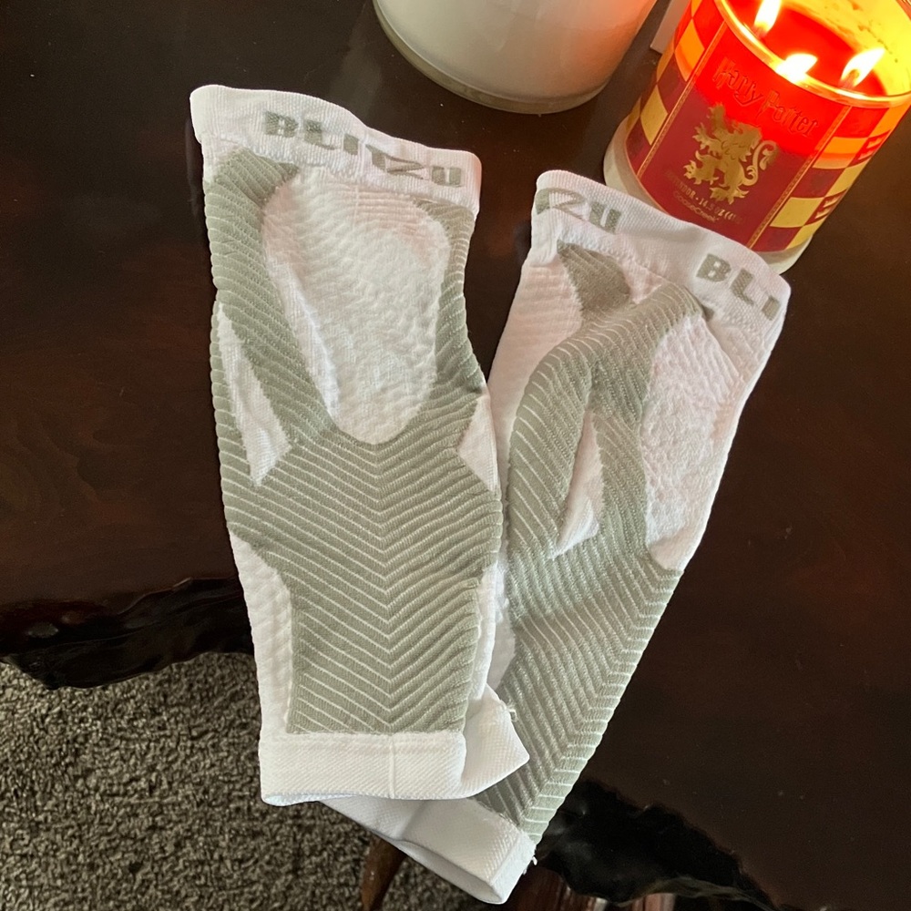 BLITZU compression calf sleeves in white with a sage green